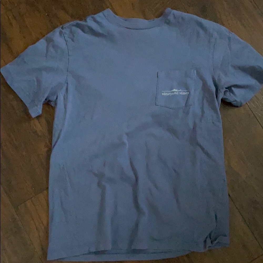 vineyard vines t-shirt